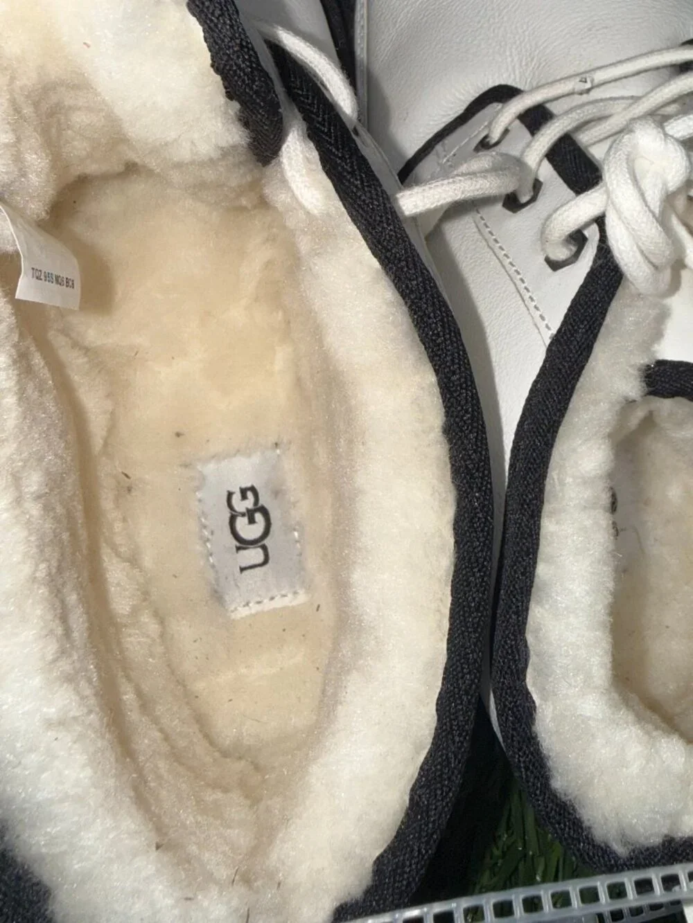 MENS NEUMAL WHITE BLACK  UGG BOOTS SIZE US 10